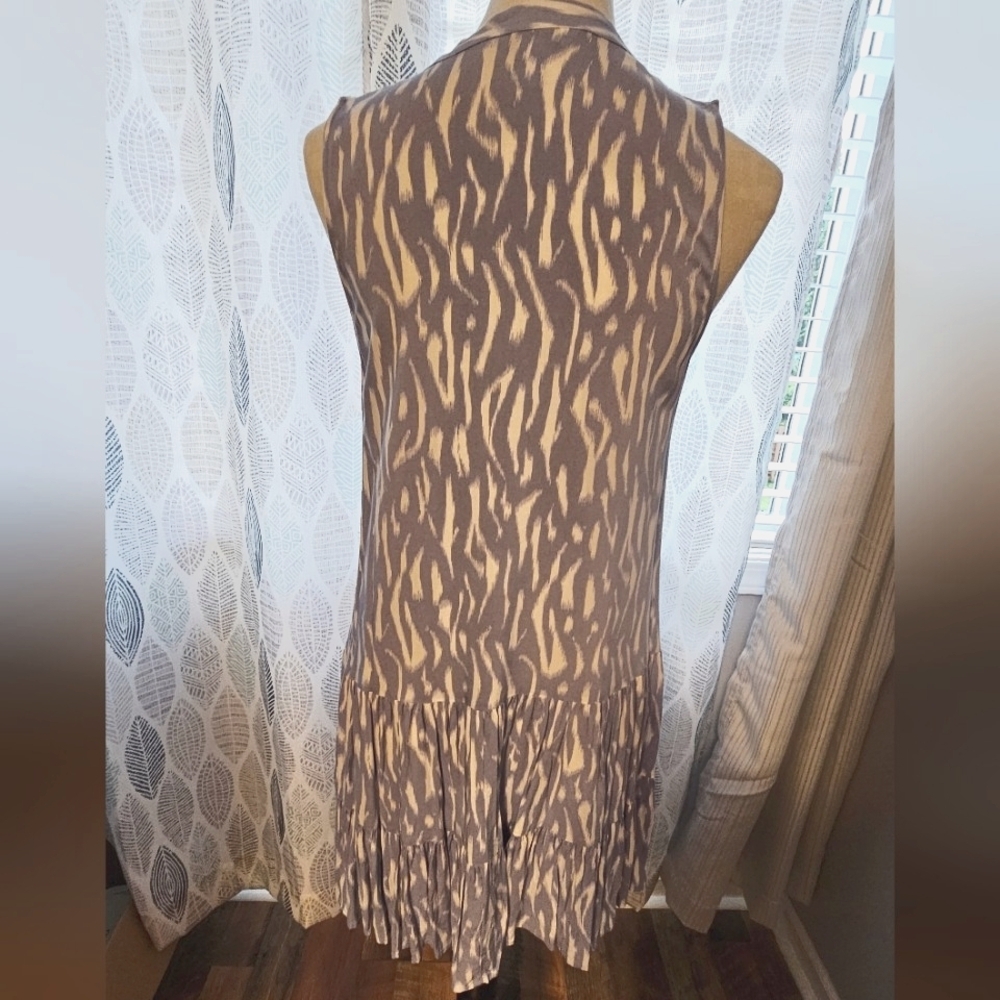Nine West sleeveless cotton dress, lavender/white with ruffle bottom. Size M - Picture 2 of 4